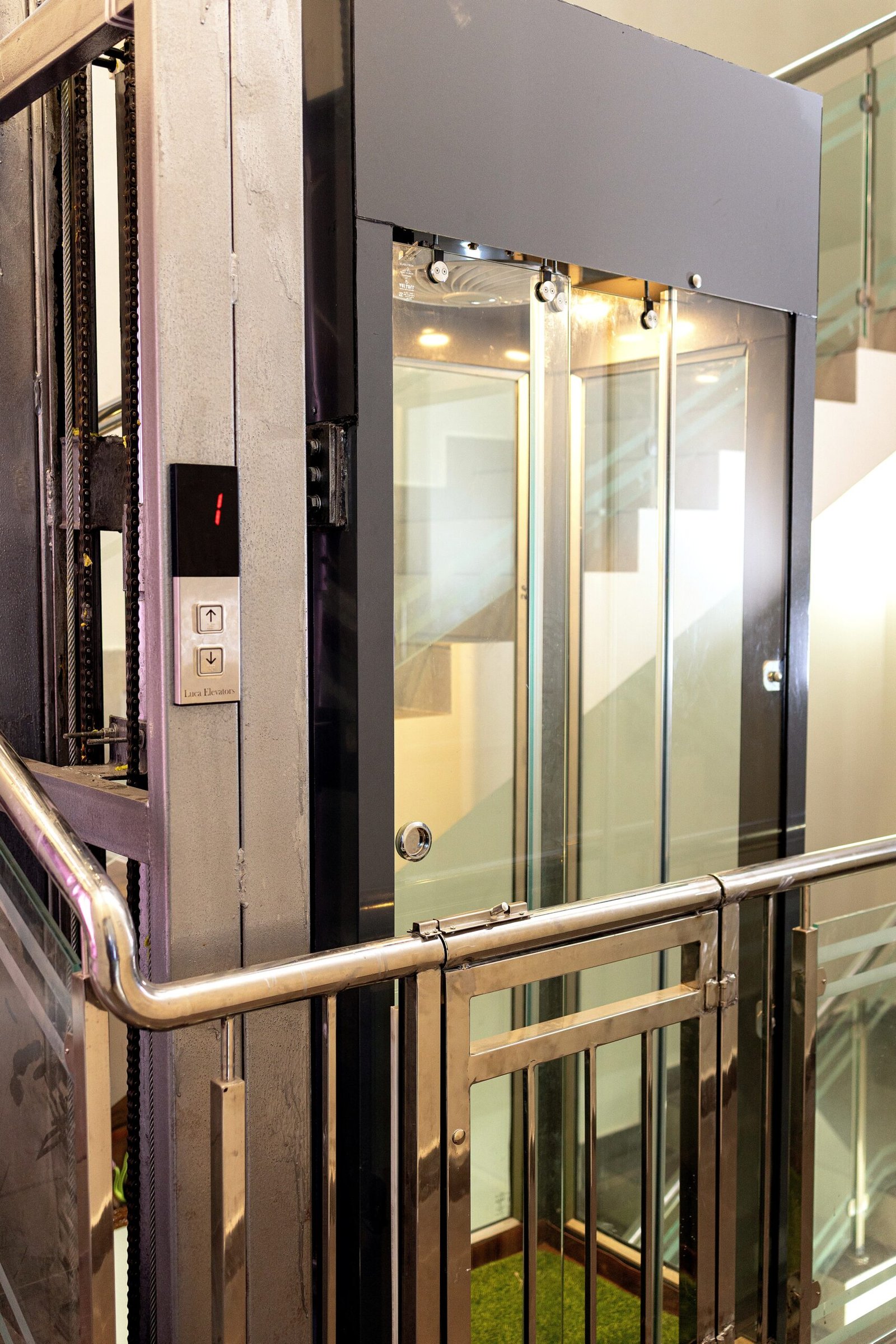 Hydraulic home lift